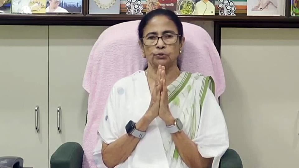 চন্দ্রিমার পদ ছাড়ার দিনে মমতার বড় ঘোষণা,দলীয় সভানেত্রী পদে দিদি!মদন, কুণালকে.. (Mamata Banerjee's social media p)