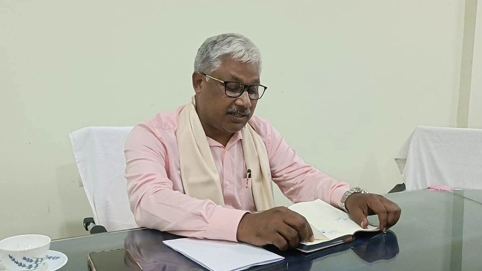 রাজ্যের মন্ত্রীর হোয়াটসঅ্যাপ হ্যাক! টাকা চেয়ে মেসেজ, পুলিশের দ্বারস্থ দীপক বর্মন