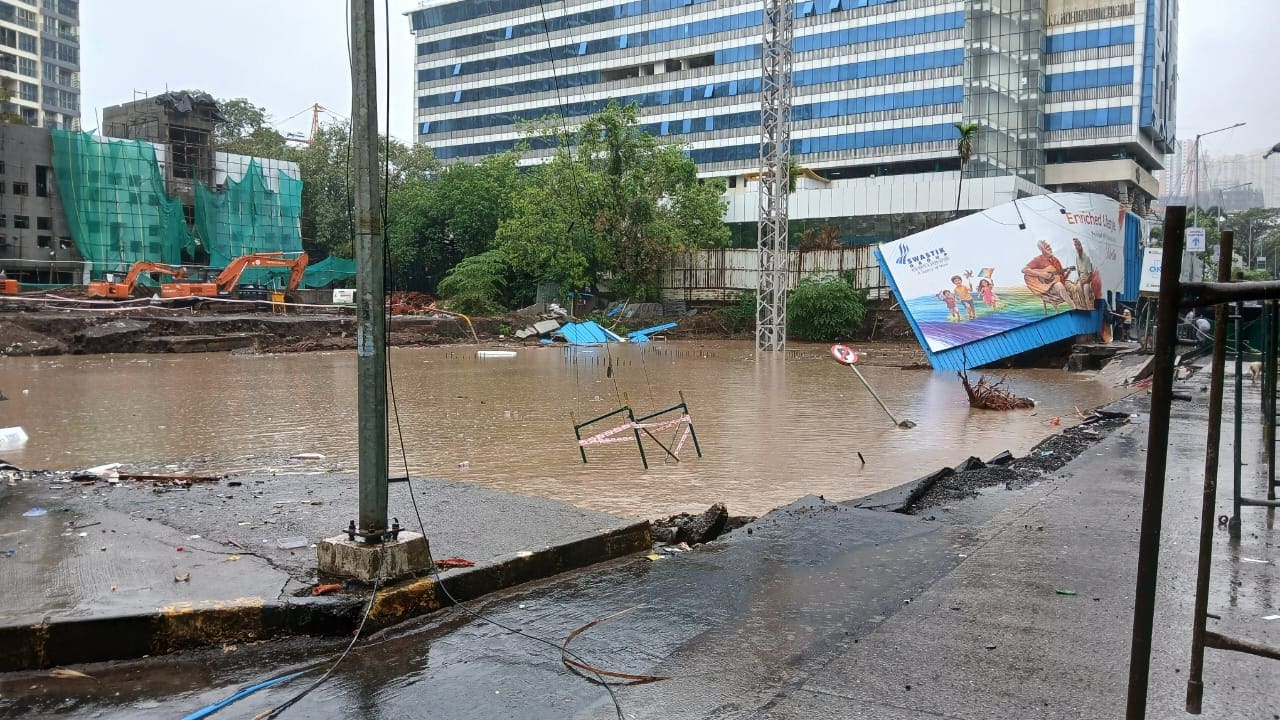 Caved in road near a construction site in Mumbai's Bhandup West area (Praful Gangurde/Hindustan Times) Caved in road near a construction site in Mumbai's Bhandup West area (Praful Gangurde/Hindustan Times)