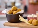 Kunal Kapur's corn pakora recipe can be prepared in around 45 minutes. 