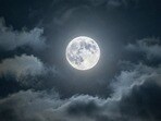 Moon in Astrology: చంద్రుడు రెండున్నర రోజులకు ఒకసారి రాశిచక్రాన్ని మారుస్తాడు.. జీవితంపై ఎక్కువ ప్రభావం చూపుతుందా?