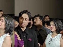 নেভারমাইন্ড প্রিমিয়ারে দেবলীনাকে কাঁদতে দেখে কটাক্ষ নেটপাড়ার