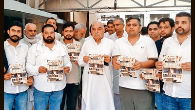 Former Haryana CM Bhupendra Singh Hooda during the campaign in Rohtak on Sunday. (Manoj Dhaka/HT)