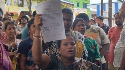 হাবড়া পুরসভায় ভাঙচুর-বিক্ষোভ শতাধিক মহিলার প্রতীকী ছবি (সৌজন্যে টুইটার)