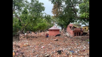 Many hired scrap dealers to recover iron grills and wooden ceiling beams, hoping to earn money after authorities gave them one day to recover their possessions. (HT Photo) Many hired scrap dealers to recover iron grills and wooden ceiling beams, hoping to earn money after authorities gave them one day to recover their possessions. (HT Photo)
