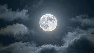 Moon in Astrology: చంద్రుడు రెండున్నర రోజులకు ఒకసారి రాశిచక్రాన్ని మారుస్తాడు.. జీవితంపై ఎక్కువ ప్రభావం చూపుతుందా? Moon in Astrology: చంద్రుడు రెండున్నర రోజులకు ఒకసారి రాశిచక్రాన్ని మారుస్తాడు.. జీవితంపై ఎక్కువ ప్రభావం చూపుతుందా?