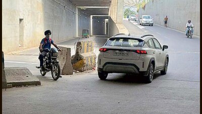 Violations galore at Pakhowal road underbridge in Ludhiana. (HT Photo) Violations galore at Pakhowal road underbridge in Ludhiana. (HT Photo)