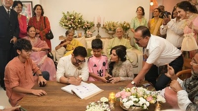 বিয়ে হয়ে গেল আমির-গৌরির। বিয়ে হয়ে গেল আমির-গৌরির।