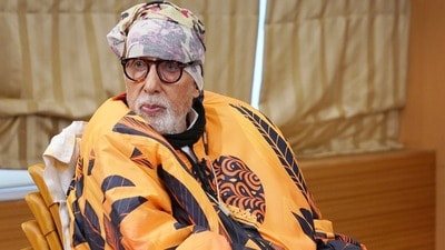 মুম্বইয়ের প্রবল বৃষ্টিতে জলমগ্ন অমিতাভ বচ্চনের 'জলসা'। মুম্বইয়ের প্রবল বৃষ্টিতে জলমগ্ন অমিতাভ বচ্চনের 'জলসা'।