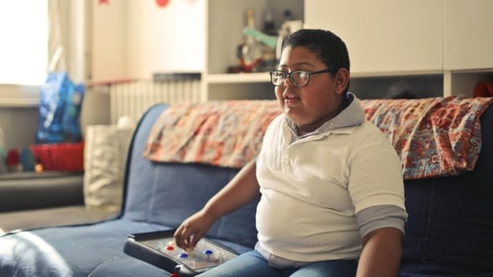 Doctor warns obesity in kids linked to rising cases of fatty liver and health risks. (Representative image) (Freepik)