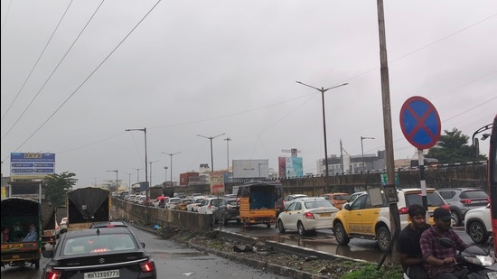 Commuters continue to face severe congestion due to restricted lane movement, temporary traffic diversions. (HT)