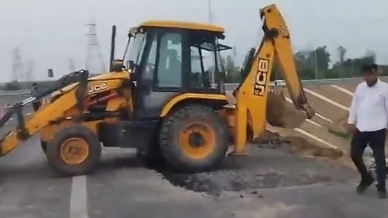 Unnao link road to Ganga Expressway damaged in UP’s first rain, 2 months after inauguration Unnao link road to Ganga Expressway damaged in UP’s first rain, 2 months after inauguration