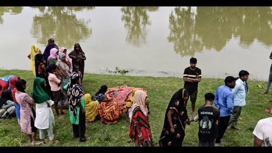 Villagers gather near the body of the woman killed. (For representation only)