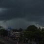 আবহাওয়া দফতর জানিয়েছে, রবিবার দিনভর দক্ষিণবঙ্গের বেশিরভাগ জেলাতেই বৃষ্টির দাপট অব্যাহত থাকবে। (Amit Ghosh)