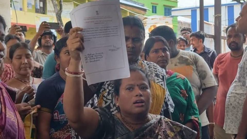 হাবড়া পুরসভায় ভাঙচুর-বিক্ষোভ শতাধিক মহিলার প্রতীকী ছবি (সৌজন্যে টুইটার)