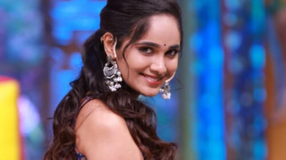 <p>బిగ్ బాస్ 10 తెలుగు సీజన్ మేకర్స్ ఇప్పటికే తేజస్విని గౌడతో చర్చలు జరిపారని టాక్. ఈ రియాలిటీ షోలో పార్టిసిపేట్ చేసేందుకు తేజస్విని కూడా ఓకే చెప్పిందని అంటున్నారు. </p>(instagram-Tejaswini Gowda)