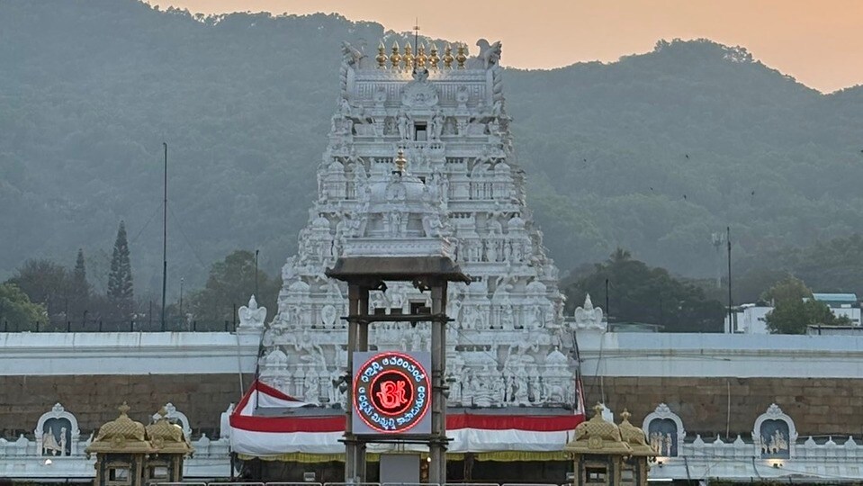 <p>2024 జూన్ నెలలో 1,02,64,364 లడ్డూలు, 2025 జూన్ నెలలో 1,19,21,353 లడ్డూలు విక్రయాలు జరగగా, 2026 జూన్ నెలలో 1,26,81,805 లడ్డూలు విక్రయించడం విశేషం. అంటే గత ఏడాది జూన్‌తో పోలిస్తే 7,59,452 లడ్డూలు అధికంగా విక్రయమవ్వడంతో 6.37 శాతం వృద్ధి నమోదైంది. అలాగే 2024తో పోలిస్తే 24,17,441 లడ్డూలు అధికంగా విక్రయమవ్వగా 23.55 శాతం వృద్ధి నమోదైంది.</p>