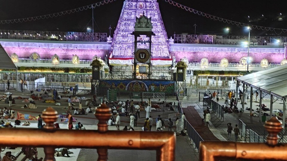 <p>వేసవి సెలవులు మరియు ప్రత్యేక దినాల నేపథ్యంలో తిరుమలకు భక్తుల రద్దీ ఊహించని విధంగా పెరగడంతో.. లడ్డూ ప్రసాదాల విక్రయం ఈ ఏడాది జూన్ నెలలో ఆల్‌టైమ్ రికార్డు స్థాయికి చేరుకుందని తిరుమల తిరుపతి దేవస్థానం (TTD) ప్రకటనలో వెల్లడించింది. భక్తుల అవసరాలకు అనుగుణంగా టీటీడీ పోటు (లడ్డూ తయారీ కేంద్రం) లో ఉత్పత్తిని విస్తృతంగా పెంచి, ఎక్కడా ఎలాంటి కొరత లేకుండా నిరంతరాయంగా ప్రసాదాలను పంపిణీ చేస్తోంది.</p>
