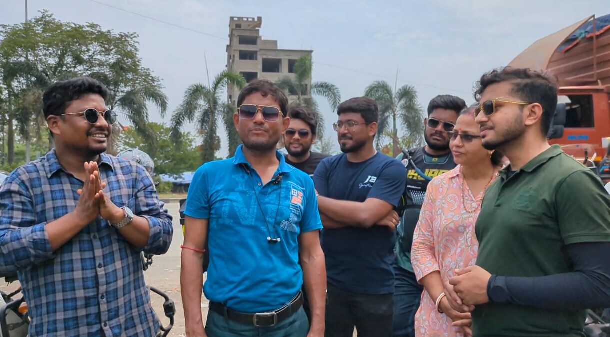 স্পেশাল রাইডের স্পেশাল মানুষরা। স্পেশাল রাইডের স্পেশাল মানুষরা।