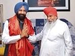Punjab BJP chief Kewal Singh Dhillon with Dera Sachkhand Ballan’s spiritual head Sant Niranjan Dass. (HT)