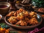 Monsoon season is incomplete without savoury snacks like onion pakoras. (Picture credit: Freepik)