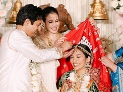 TMC-কে বিদায় জানিয়ে মার্কিন মুলুকে কোয়েল! দাদার বিয়েতে জমিয়ে নাচ টলি কুইনের