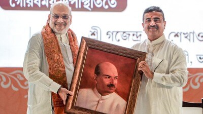 শ্যামাপ্রসাদ মুখোপাধ্যায়ের ১২৫ তম জন্মবার্ষিকীতে অমিত শাহ এবং শুভেন্দু অধিকারী। (ছবি সৌজন্যে পিটিআই)