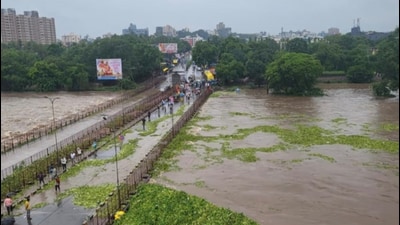 Pimpri Chinchwad Municipal Corporation (PCMC) has evacuated 1,880 residents from flood-prone areas after continuous rainfall caused river levels to rise across the city. (HT)