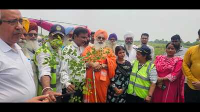 Rajya Sabha member Balbir Singh Seechewal during the inauguration of the event in Ludhiana on Monday. (HT Photo)