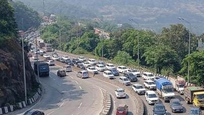 The agency appealed to citizens to avoid travelling between Pune and Mumbai until fresh directions are issued. (HT file)