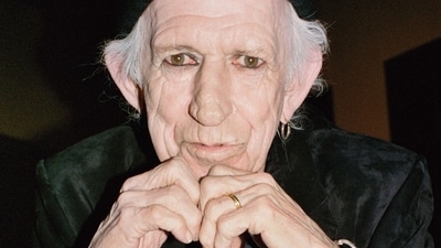 Splayed in an armchair in a Midtown Manhattan hotel with views of a fog-shrouded Rockefeller Center, Richards still radiates roguish, live-wire energy at 82.
