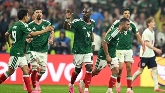 Julian Quinones scored just before the half-time to keep Mexico alive.(AFP)