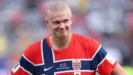 EAST RUTHERFORD, NEW JERSEY - JULY 05: Erling Haaland #9 of Norway celebrates after the 2-1 victory during the FIFA World Cup 2026 Round of 16 match between Brazil and Norway at New York New Jersey Stadium on July 05, 2026 in East Rutherford, New Jersey. Justin Setterfield/Getty Images/AFP (Photo by Justin Setterfield / GETTY IMAGES NORTH AMERICA / Getty Images via AFP) (Getty Images via AFP)