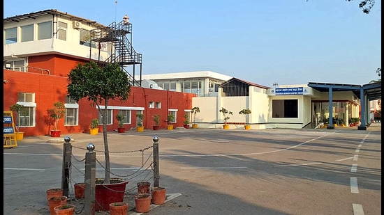 Nearly ₹1,457 crore of public investment has translated into just 9,559 passengers across arrivals and departures and 474 aircraft movements at Hisar airport in 12 months between April 2025 and March 2026, making it among India’s least utilised commercial airports, according to Airports Authority of India (AAI) data. An aircraft movement means one landing or take-off. (Manoj Dhaka/HT)