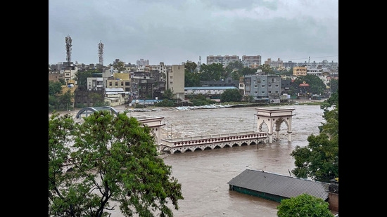 Other areas that witnessed exceptionally heavy rainfall included Bhira (609 mm), Tamhini (580 mm), Shirgaon (540 mm), Ambone (537 mm), Khopoli (516 mm), Lonavla town (495 mm), Davdi (474 mm), Dongerwadi (451 mm) and Walwhan (442 mm). (REPRESENTATIVE PHOTO)