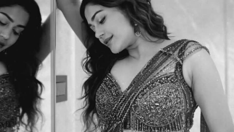 <p>రీసెంట్ గా తెలుగులో పాపం ప్రతాప్ మూవీలో మెరిసింది పాయల్. ఇందులో తిరువీర్ హీరో. పెళ్లయిన మూడు రోజులకే పంచాయితీ పెట్టే భార్య గా పాయల్ తన క్యారెక్టర్ ప్లే చేసింది.</p>(instagram-payal_radhakrishna)