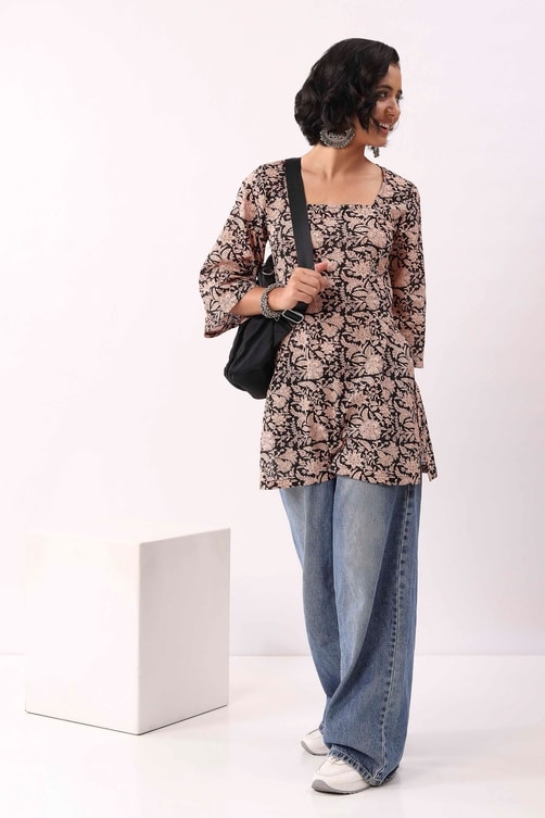 Floral printed lace-up back kurti. (BIBA NXT) Floral printed lace-up back kurti. (BIBA NXT)