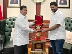 নিজেকে মার্কিন গোয়েন্দা সংস্থা সিআইএ-র এজেন্ট পরিচয় দিয়ে ইন্দোনেশিয়ার শীর্ষ নেতৃত্বের সঙ্গে ঘনিষ্ঠ সম্পর্ক গড়ে তোলেন ভারতীয় বংশোদ্ভূত এক ব্যবসায়ী।