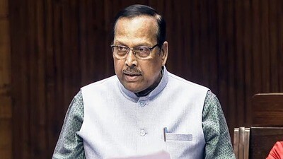 কেন্দ্রীয় স্বরাষ্ট্রমন্ত্রী অমিত শাহের ডাকা এক বৈঠকে উপস্থিত প্রাক্তন তৃণমূল সাংসদ সুখেন্দু শেখর রায়। (ফাইল ছবি) কেন্দ্রীয় স্বরাষ্ট্রমন্ত্রী অমিত শাহের ডাকা এক বৈঠকে উপস্থিত প্রাক্তন তৃণমূল সাংসদ সুখেন্দু শেখর রায়। (ফাইল ছবি)