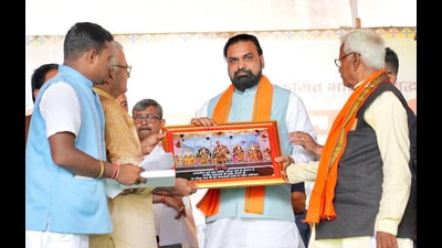 Bihar chief minister Samrat Choudhary being honoured during Sahyog Shivir at Forbesganj in Araria on Tuesday. (HT)