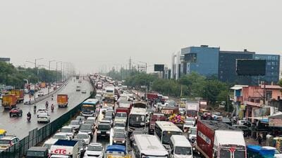 Heavy traffic congestion on NH 48 due to rain near Hero Honda Chowk, in Gurugram. (Parveen Kumar | Hindustan Times) Heavy traffic congestion on NH 48 due to rain near Hero Honda Chowk, in Gurugram. (Parveen Kumar | Hindustan Times)