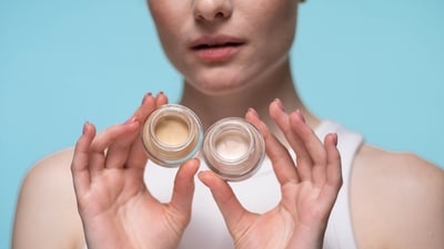 Skin tint vs foundation: Which one to choose (Pexels) Skin tint vs foundation: Which one to choose (Pexels)