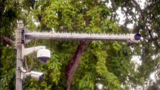 To tackle the problem, Delhi Police has begun installing “anti-bird spikes” around CCTV cameras across the high-security zone. (RAJ K RAJ /HT PHOTO)