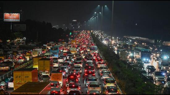 Traffic snarl on Delhi-Gurgaon Expressway late Tuesday. (Parveen Kumar/HT Photo)