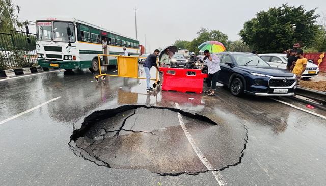 Officials said rainwater seepage beneath the road during pipeline installation likely caused the cave-in, while emergency restoration work began immediately. (Parveen Kumar/HT)