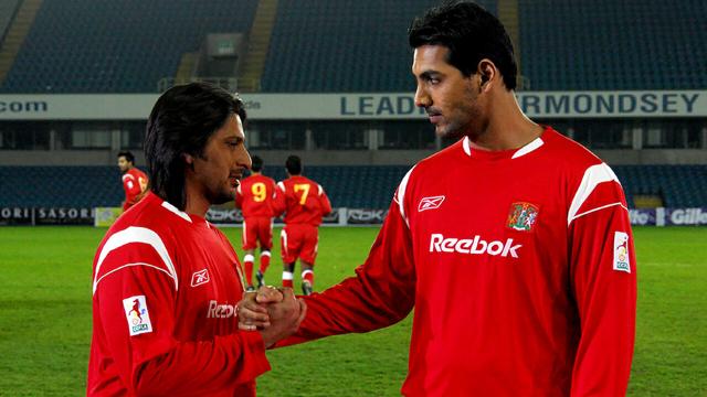 Arshad Warsi and John Abraham in Dhan Dhana Dhan Goal (2007) Arshad Warsi and John Abraham in Dhan Dhana Dhan Goal (2007)