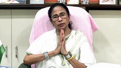 কালীঘাট তৃণমূলের পক্ষে আইনজীবী কিশোর দত্ত আদালতে হলফনামা পেশ করেন। (Mamata Banerjee's social media p) কালীঘাট তৃণমূলের পক্ষে আইনজীবী কিশোর দত্ত আদালতে হলফনামা পেশ করেন। (Mamata Banerjee's social media p)