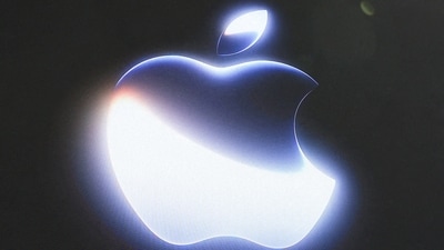 Apple will spend over $30 billion with Broadcom to produce 15 billion U.S.-made chips. (REUTERS/Carlos Barria/File Photo) (REUTERS)