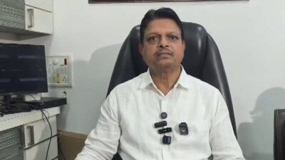 অপরাধ মানতে নারাজ শিবসেনা নেতা (সৌজন্যে টুইটার)