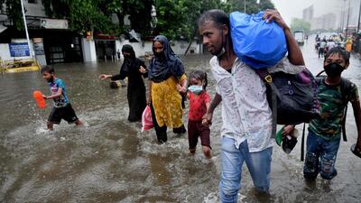 Mumbai, India - June 09, 2021: People wade through a waterlogged road at King's Circle, in Mumbai, India, on Wednesday, June 09, 2021. (Photo by Satish Bate/Hindustan Times) (Satish Bate/HT PHOTO) Mumbai, India - June 09, 2021: People wade through a waterlogged road at King's Circle, in Mumbai, India, on Wednesday, June 09, 2021. (Photo by Satish Bate/Hindustan Times) (Satish Bate/HT PHOTO)